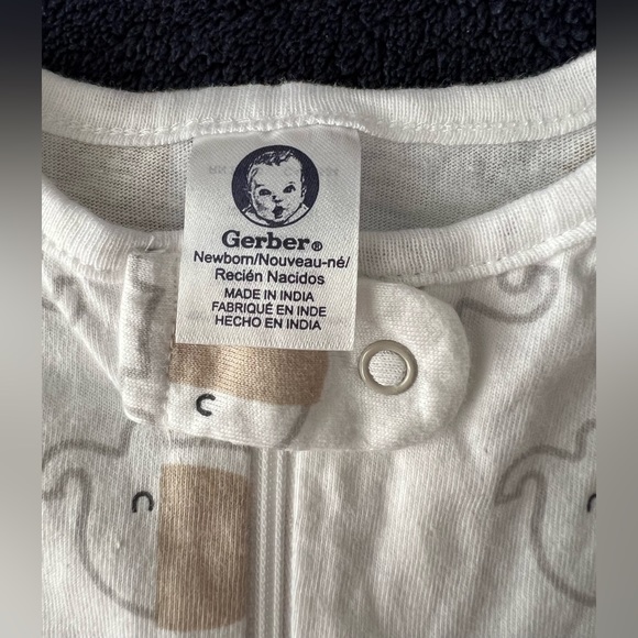 Unused Newborn Onesies and Glass Bottles - Picture 9 of 14